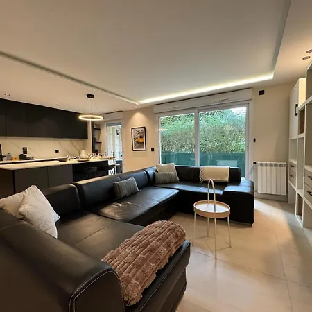 Modern T3 Renovated With New Pool Terrace And Box Apartment Ecully
