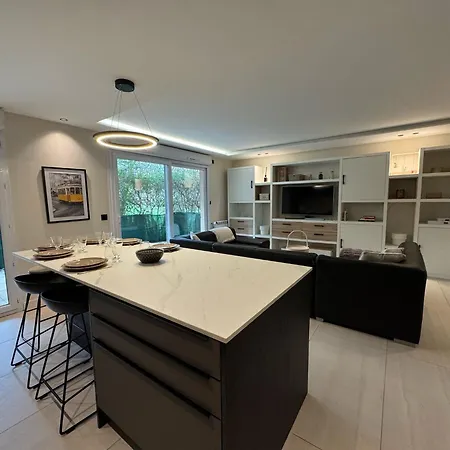 Modern T3 Renovated With New Pool Terrace And Box